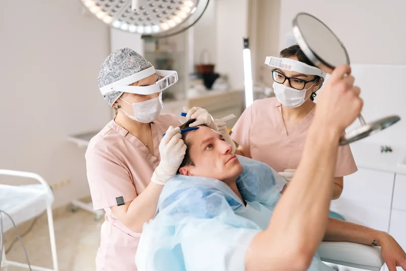 FUE hair transplant procedure in Bogotá Colombia — MedVoyage all-inclusive package